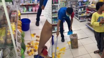 Bocah Pecahkan Telur di Minimarket, Reaksi Pegawai Jadi Sorotan