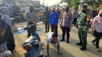 Pasar Pamenang Pringsewu Ramai, Petugas Jaring Pengunjung tak Pakai Masker