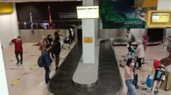 Larangan Mudik, Sejumlah Porter di Bandara Jambi Beralih Jualan Kue