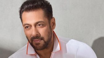 Salman Khan Bagi-Bagi Rezeki ke 25 Ribu Pekerja Film