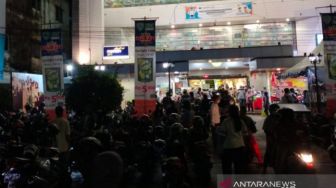 Warga Masih Bisa Belanja Baju Lebaran saat Malam Takbiran