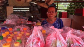 Curahan Hati Penjual Bunga di TPU Karet Bivak Jelang Lebaran