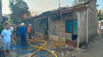3 Petak Kontrakan Ustaz Marullah di Pondok Gede Bekasi Hangus Dilalap Api