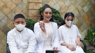 Lebaran Tanpa Suami, Krisdayanti : Pasti Ada yang Hilang