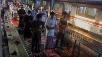 Shalat Idul Fitri di Stasiun Kereta Api Kampung Bandan