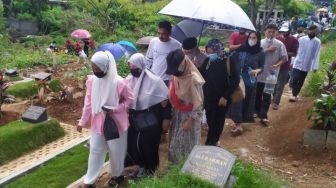 Kuburan TPU Cikadut Dibongkar Paksa Keluarga, Rumah Sakit Salah Vonis Jasad COVID-19