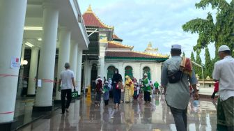 Salat Id Digelar Lebih Cepat, Jemaah Masjid Agung Palembang Banyak Telat