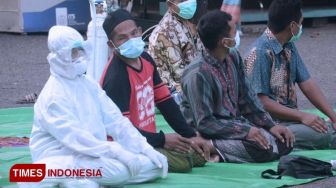 Salat Id Nakes dan Pasien Covid-19 di Surabaya, Ada yang Pakai Baju Hazmat