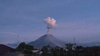 Gunung Sinabung Erupsi, Semburkan Abu Vulkanik Setinggi 3,5 Km