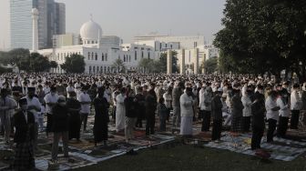 Ribuan Jemaah Ikuti Shalat Idul Fitri di Masjid Al-Azhar