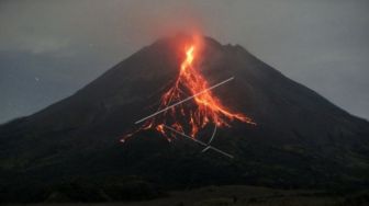 Momen Lebaran, Tiga Kali Gunung Merapi Keluarkan Lava Pijar