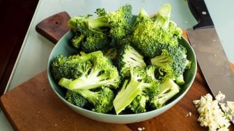 7 Buah dan Sayur yang Cocok untuk Diet Harian! Mulai dari Brokoli hingga Apel