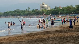 Lebaran Hari Kedua, Pantai Pangandaran Mulai Ramai Pengunjung