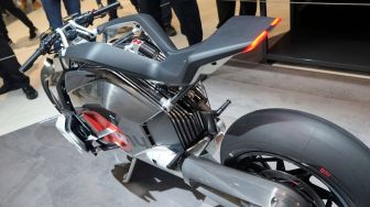 Tak Melulu Jadi Saingan, Honda-Yamaha Bikin Baterai Motor Elektrik yang Bisa Saling Tukar