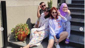 Libur Lebaran, Ayu Ting Ting dan Keluarga Berwisata ke Lembang Park and Zoo