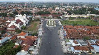 Foto udara suasana Taman Pancasila Kota Tegal, Jawa Tengah, Sabtu (15/5/2021). [ANTARA FOTO/Oky Lukmansyah]