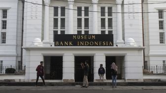 Meski Ditutup, Warga Tetap Kunjungi Kawasan Wisata Kota Tua Jakarta