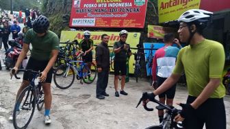 Cicipi Warung Nasi Mang Ade Puncak