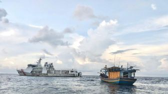 Kapal Ikan Vietnam Diduga Curi Ikan 2 Ton di Natuna, Langsung Diringkus TNI AL