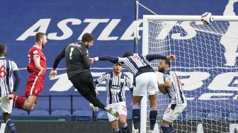 Dramatis! Gol 'Ajaib' Alisson Bawa Liverpool Kalahkan West Brom 2-1