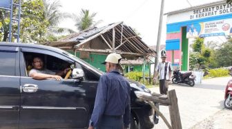 Warga Dilema Tutup Akses Makam Keramat Solear Tangerang, Disumpahi Kualat