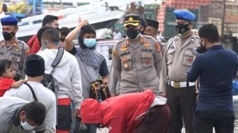 Pemudik Arus Balik Lewat Jalur Laut di Dites Swab Antigen Covid-19