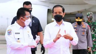 Puji Vaksinasi di Kepri, Jokowi: Kalau Vaksin Habis Segera Telpon Menkes