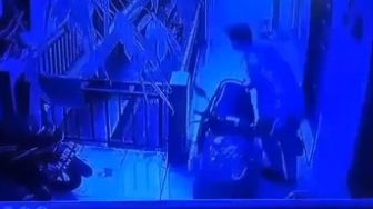 Viral Video Rekaman CCTV Maling Motor Beraksi di Cikarang