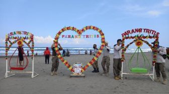 Tak Ada Sanksi, Pemkab Bantul Tertibkan Pedagang Parangtritis Bertahap