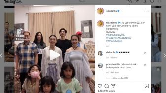 Ini Penjelasan Iis Dahlia Terkait Baju Lebaran  yang Disoal Netizen