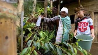 Nenek Bromo Tengger, Kisah Pejuang Lingkungan Lestarikan Alam