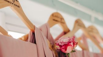 Niat Hati Bikin Seragam Bridesmaid, Wanita Emosi Wujudnya Mirip Baju Selam