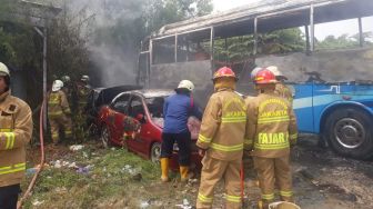 Kronologi Bus hingga Mobil Polisi Hangus Terbakar di Pos Transit Mampang