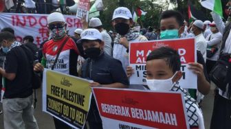 Bocah Ikut Demo Bela Palestina di Kedubes AS: Diajak Ayah, Senang Kepanasan