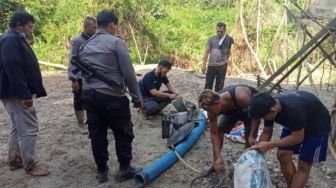 Baju Kotor Basah Kuyup, Ulah Licik Penambang Emas di Sekadau Terbongkar