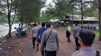 Ratusan Pengunjung Pantai Dampar Kabupaten Lumajang Dibubarkan Polisi