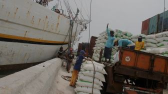 Suasana di Pelabuhan Sunda Kelapa, Jakarta, Sabtu (22/5/2021). [Suara.com/Dian Latifah]