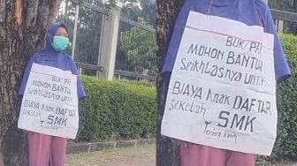 Viral! Aksi Wanita Minta Bantuan untuk Daftar Sekolah Tuai Kritik Publik