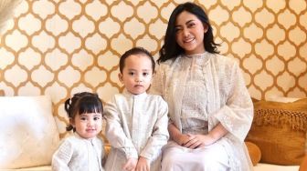 Rutin Tanyakan Ini ke Anak sebelum Tidur, Gaya Parenting Rachel Vennya Dipuji