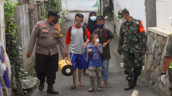 Warga Cilangkap Positif Covid-19 Dievakuasi ke Wisma Atlet Kemayoran