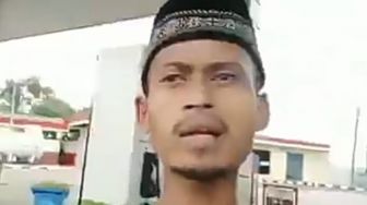 Viral Pria Berpeci Ngamuk Pom Bensin Tutup saat Sholat Jumat: Bajingan!