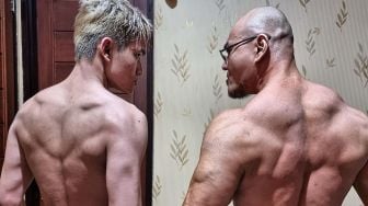 6 Potret Kompak Deddy Corbuzier dan Azka Pamer Otot, Kekar Banget!