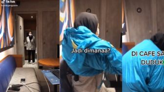 Viral Wanita Salat di Kursi Kafe, Pengamen Ondel-ondel Ngamuk