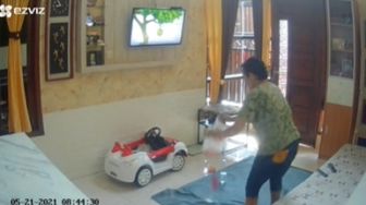 Keji! Pengasuh Terekam CCTV Aniaya Anak Majikan, Sudah 3 Tahun Bekerja