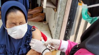 Vaksinasi  Covid-19 Lansia Lamban, 5 Wilayah di Kalbar Diberi Peringatan Keras