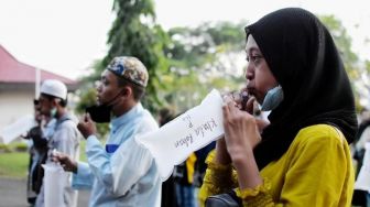 Waduh, 52 Santri Kalbar Gagal Terbang ke  Pesantren di Jatim