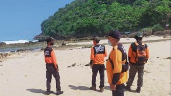 Tiga Wisatawan Digulung Ombak Pantai Batu Bengkung Malang, Seorang Dilaporkan Tewas