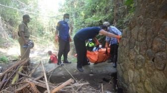 Tewas Dibunuh Rekan Seperguruan Silat, Polisi Bongkar Makam Ridwan