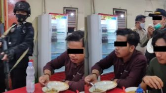 Viral Warung Digerebek Pas Lagi Enak-enak Makan, Warganet: Pesta Pejabat Gimana?