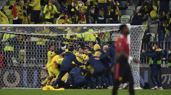 Para pemain Villarreal melakukan selebrasi setelah memenangkan pertandingan sepak bola final Liga Eropa UEFA antara Villarreal CF melawan Manchester United di Stadion Gdansk, pada (26/5/2021). [Adam Warzawa / AFP / POOL]